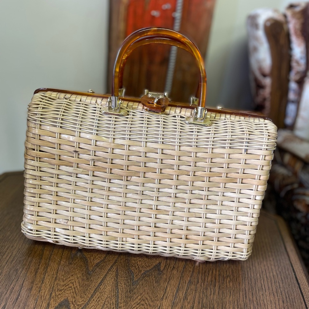Elegant Tan Woven Handbag